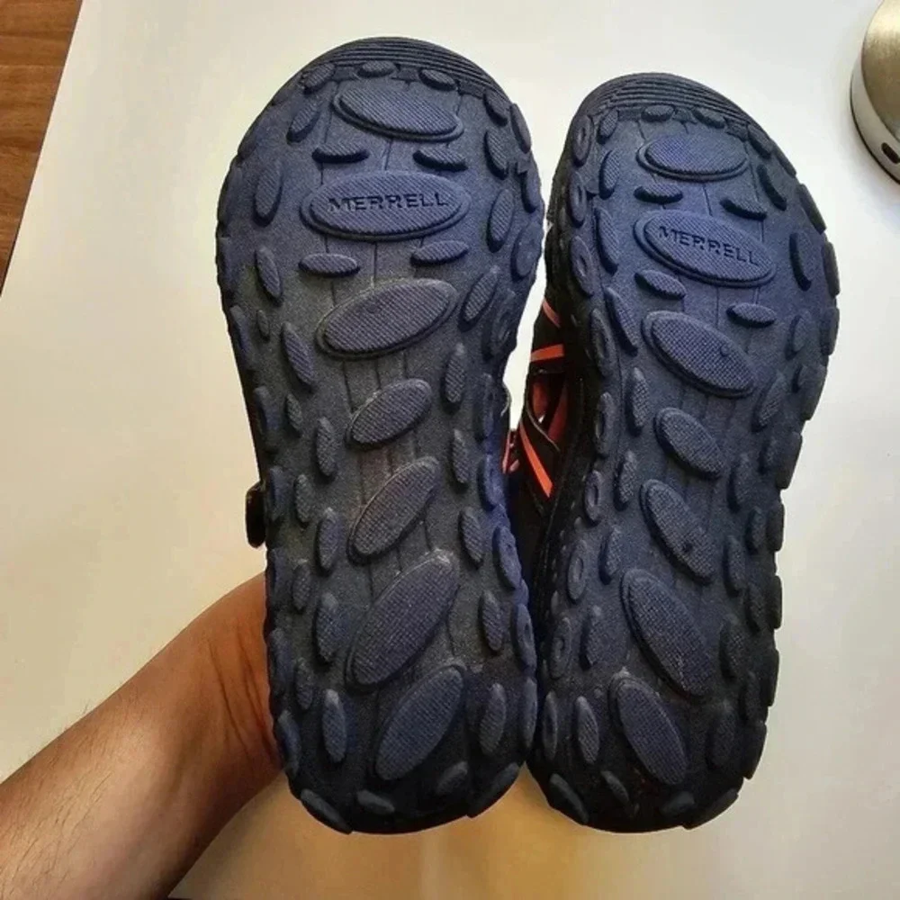Merrell hydro big kid size 4‎ sandals